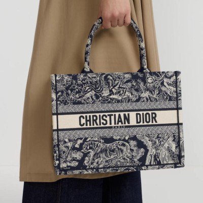 中号 Book Tote 手袋