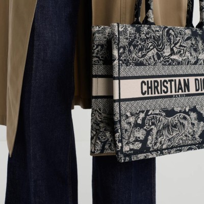 中号 Book Tote 手袋