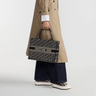 中号 Book Tote 手袋