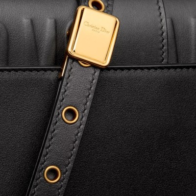 30 Montaigne East-West Chain Handbag