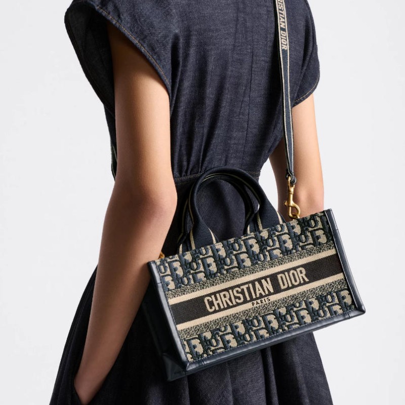 East-West Book Tote 手袋(附肩带) East-West Book Tote 手袋(附肩带)