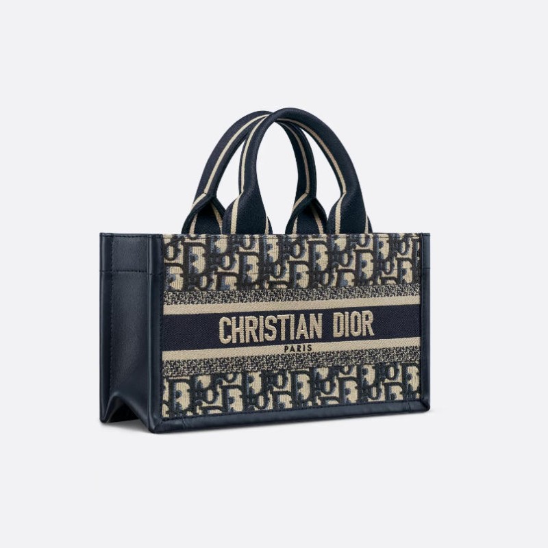 East-West Book Tote 手袋(附肩带) East-West Book Tote 手袋(附肩带)
