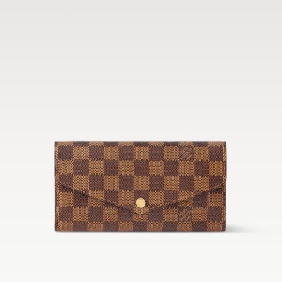 莎拉·钱特(Sarah Wallet) 莎拉·钱特(Sarah Wallet)