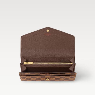 莎拉·钱特(Sarah Wallet) 莎拉·钱特(Sarah Wallet)