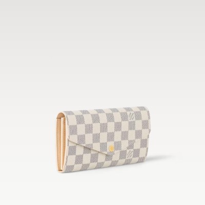 莎拉·钱特(Sarah Wallet) 莎拉·钱特(Sarah Wallet)